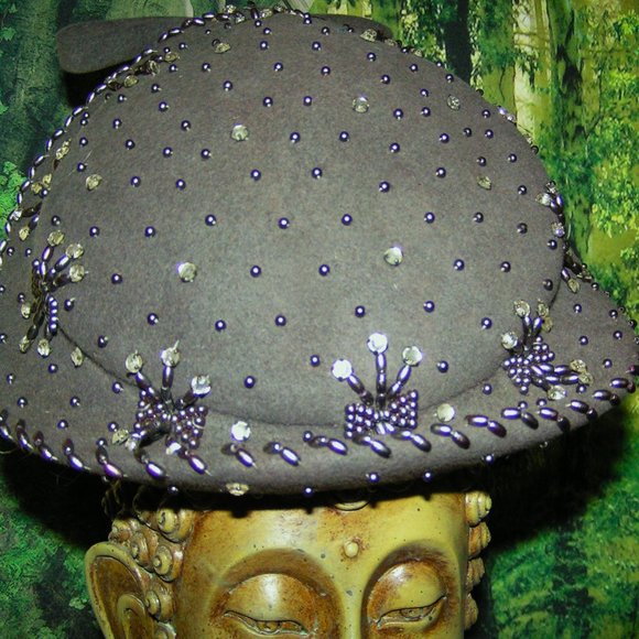 GRAY WOOL VINTAGE BEADED HAT